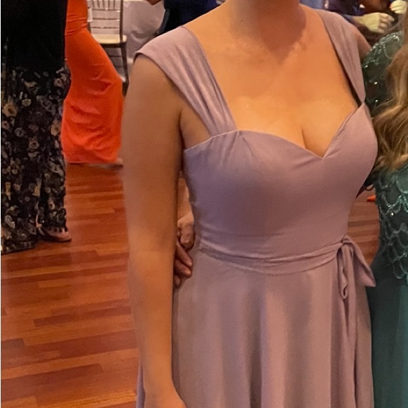 Beautiful dress. Only worn once - Picture 2 of 3